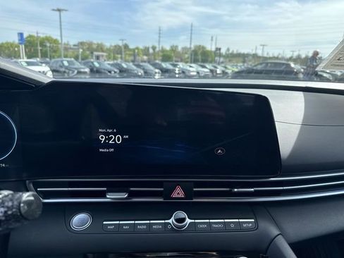 Used 2024 Hyundai Elantra SEL w/ Convenience Package FWD image 16