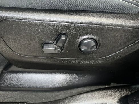 Used 2024 RAM 1500 Big Horn AWD/4WD image 3