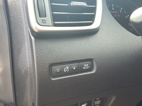 Used 2014 Nissan Rogue SV w/ SV Premium Package AWD/4WD image 23