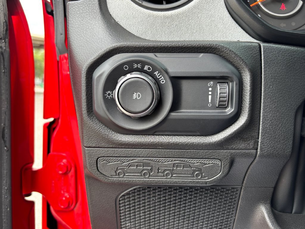 Used 2024 Jeep Wrangler Unlimited Sport AWD/4WD image 31