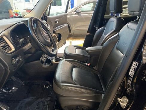 Used 2017 Jeep Renegade Limited image 8