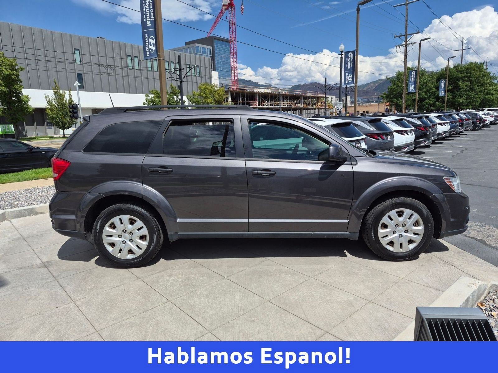 Used 2019 Dodge Journey SE w/ Connectivity Group FWD image 2