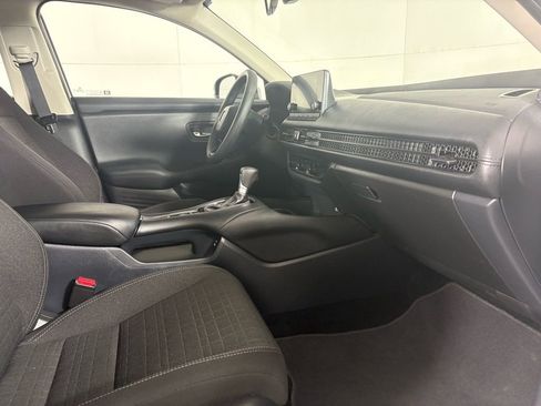 Used 2025 Honda HR-V LX image 17