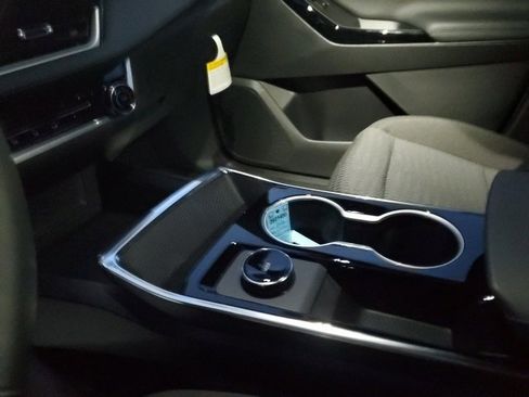 New 2026 Chevrolet Equinox LT w/ LPO, Floor Liner Package image 7