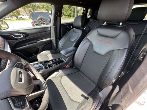 Used 2025 Jeep Compass Trailhawk AWD/4WD image 25