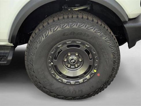 New 2025 Ford Bronco Outer Banks w/ Sasquatch Package AWD/4WD image 9