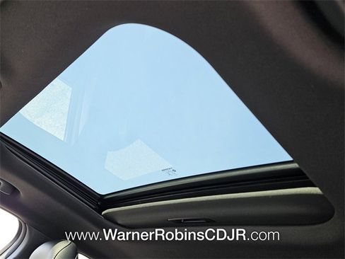 New 2025 Jeep Grand Cherokee Altitude image 18