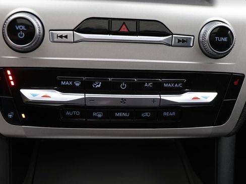 Used 2022 Ford Explorer XLT w/ Equipment Group 202A image 24