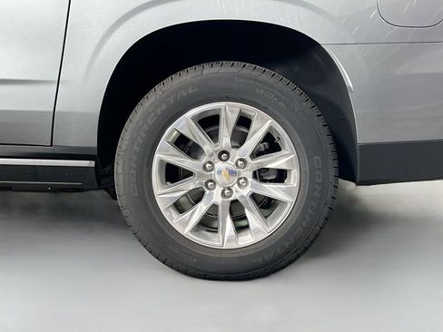 New 2025 Chevrolet Suburban Premier image 35