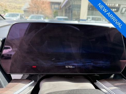 Used 2025 Chevrolet Suburban Z71 AWD/4WD image 10