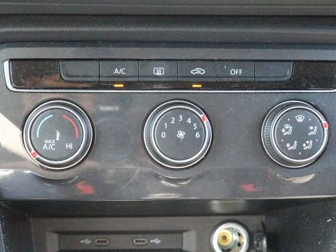 Used 2020 Volkswagen Tiguan S image 22