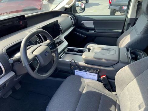 Certified 2025 Ford Expedition Active RWD image 9