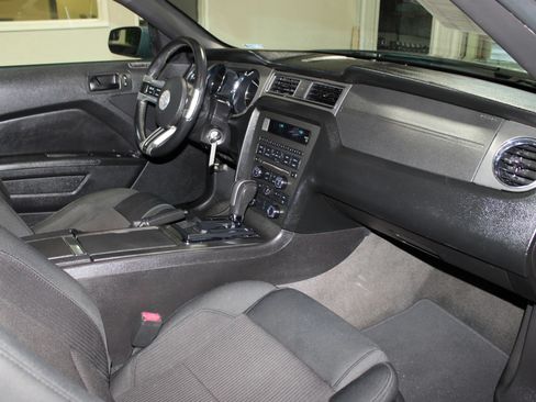 Used 2014 Ford Mustang Convertible RWD image 23