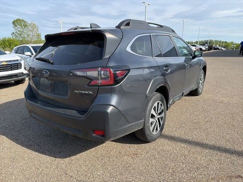 Used 2024 Subaru Outback Premium AWD/4WD image 3