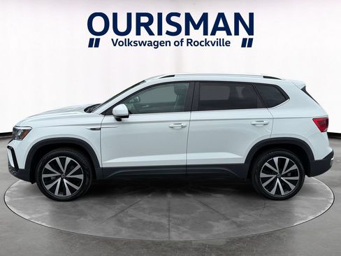 Used 2023 Volkswagen Taos SE FWD image 3