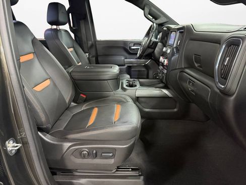 Used 2022 GMC Sierra 3500 AT4 w/ AT4 Preferred Package AWD/4WD image 9