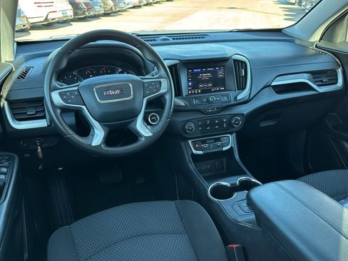 Used 2024 GMC Terrain SLE image 7