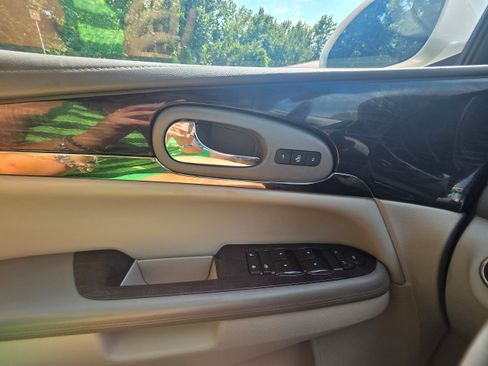 Used 2017 Buick Enclave Leather FWD image 15