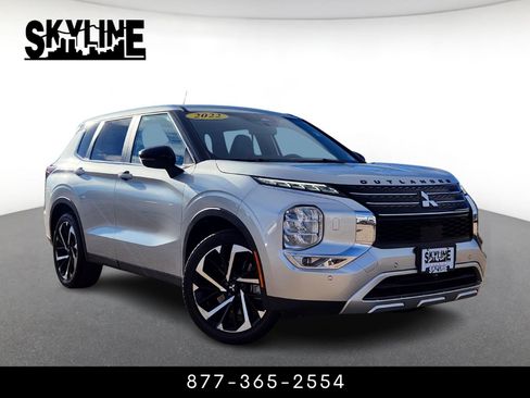 Used 2022 Mitsubishi Outlander SE image 1