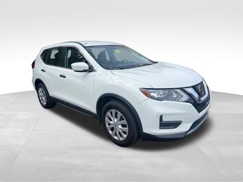 Used 2017 Nissan Rogue S image 4