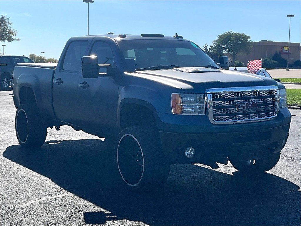 Used 2012 GMC Sierra 2500 Denali w/ Suspension Package, Off-Road AWD/4WD image 2