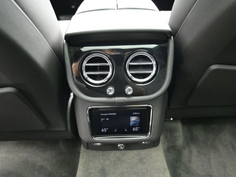 Used 2021 Bentley Bentayga V8 image 41