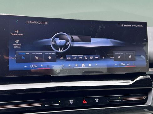 Used 2025 BMW 530i xDrive w/ Premium Package image 15