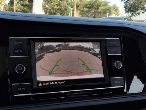 Certified 2022 Volkswagen Jetta SE image 11