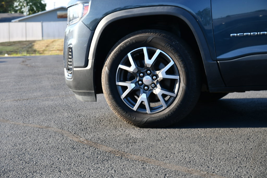 Used 2020 GMC Acadia SLE w/ Driver Convenience Package FWD image 12