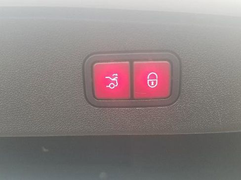 Used 2010 Mercedes-Benz E 350 4MATIC Sedan image 17