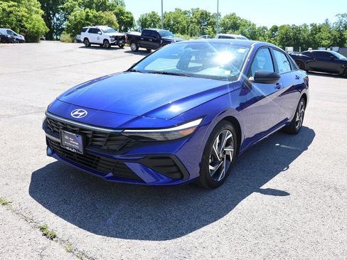 Used 2025 Hyundai Elantra Sport FWD image 3