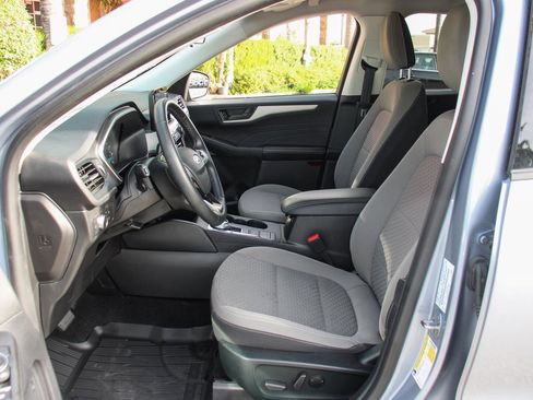 Used 2022 Ford Escape SE w/ SE Sport Appearance Package image 17