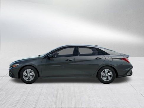 New 2026 Hyundai Elantra SE FWD image 3