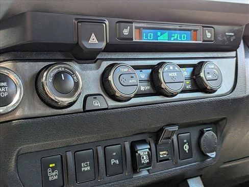 Used 2021 Toyota Tacoma TRD Off-Road w/ TRD Premium Off Road Package AWD/4WD image 8