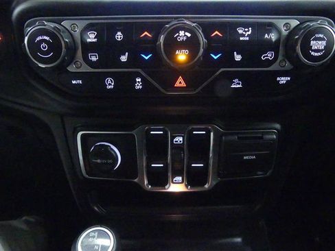 Used 2023 Jeep Wrangler Unlimited Sahara w/ Cold Weather Group AWD/4WD image 16