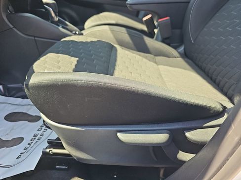 Used 2022 Nissan Kicks S image 31