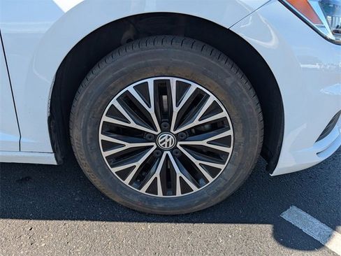 Used 2019 Volkswagen Jetta SEL w/ Cold Weather Package image 26