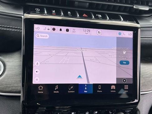 Used 2023 Jeep Grand Cherokee L Limited w/ Luxury Tech Group II image 30