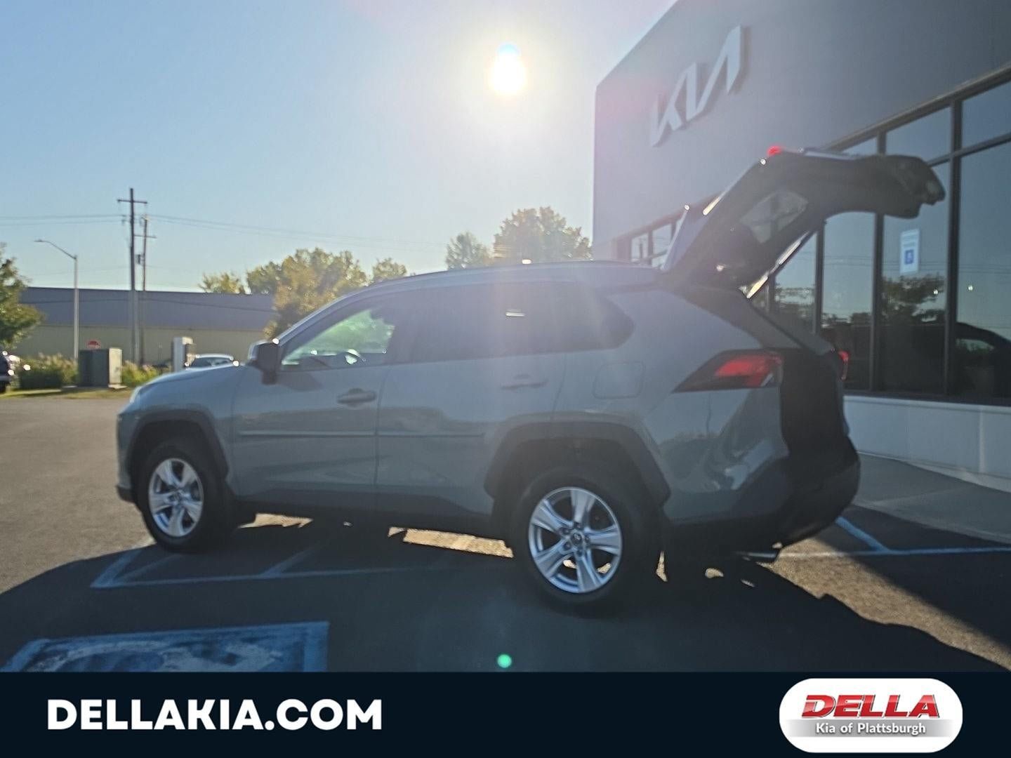 Used 2020 Toyota RAV4 XLE w/ Convenience Package AWD/4WD image 5