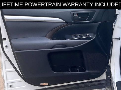 Used 2019 Toyota Highlander LE FWD image 16