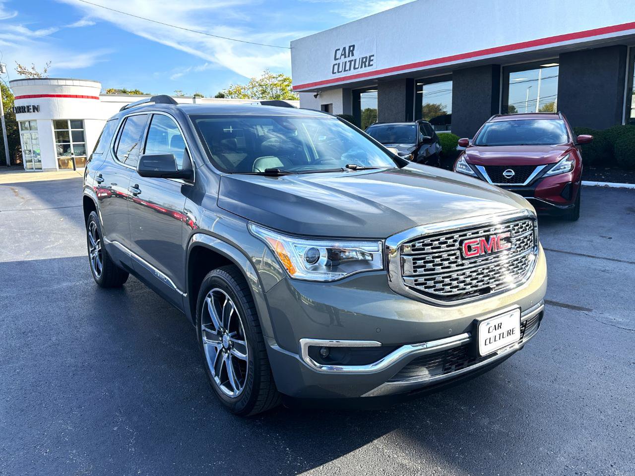 Used 2018 GMC Acadia Denali w/ Technology Package AWD/4WD image 1