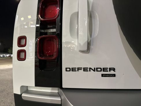 Used 2023 Land Rover Defender 110 SE image 6