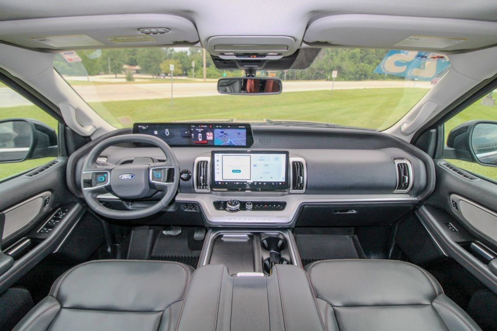 Used 2025 Ford Expedition Active AWD/4WD image 11