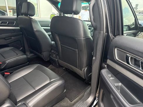 Used 2017 Ford Explorer XLT w/ Equipment Group 202A AWD/4WD image 19
