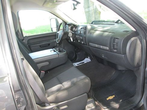 Used 2010 Chevrolet Silverado 3500 LT w/ Exterior Plus Package AWD/4WD image 23