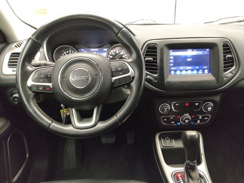 Used 2018 Jeep Compass Latitude w/ Popular Equipment Group FWD image 22