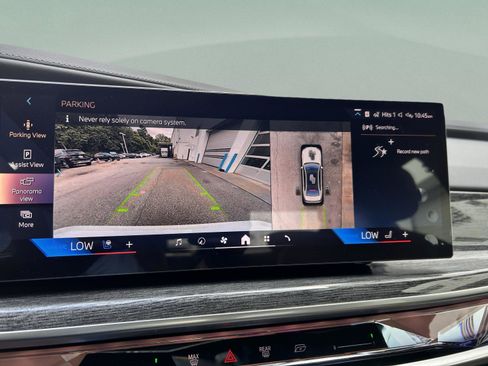 Used 2025 BMW 750e xDrive w/ Executive Package image 17