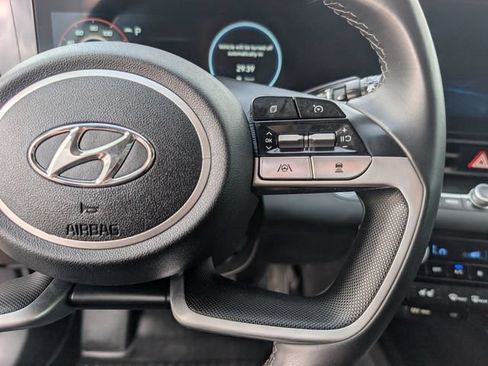 Used 2023 Hyundai Elantra Limited FWD image 14