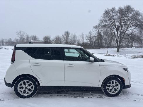 Used 2024 Kia Soul LX w/ Option Group 015 image 2
