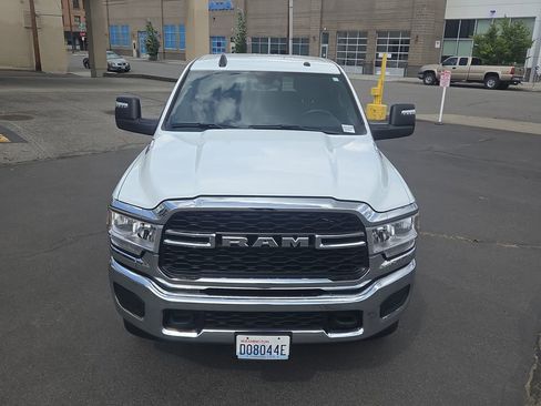 Used 2024 RAM 3500 Tradesman w/ Chrome Appearance Group AWD/4WD image 8
